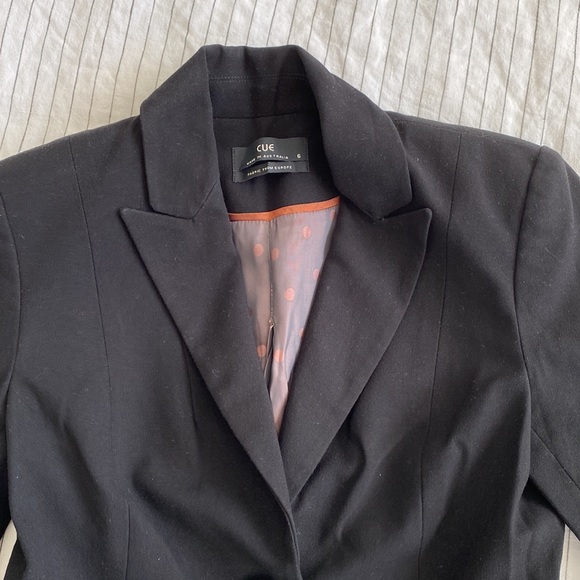Cue size 6 black blazer - Picture 2 of 3